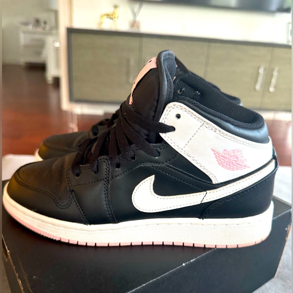 Air Jordan 1 Mid GS "White Light Artic Pink "